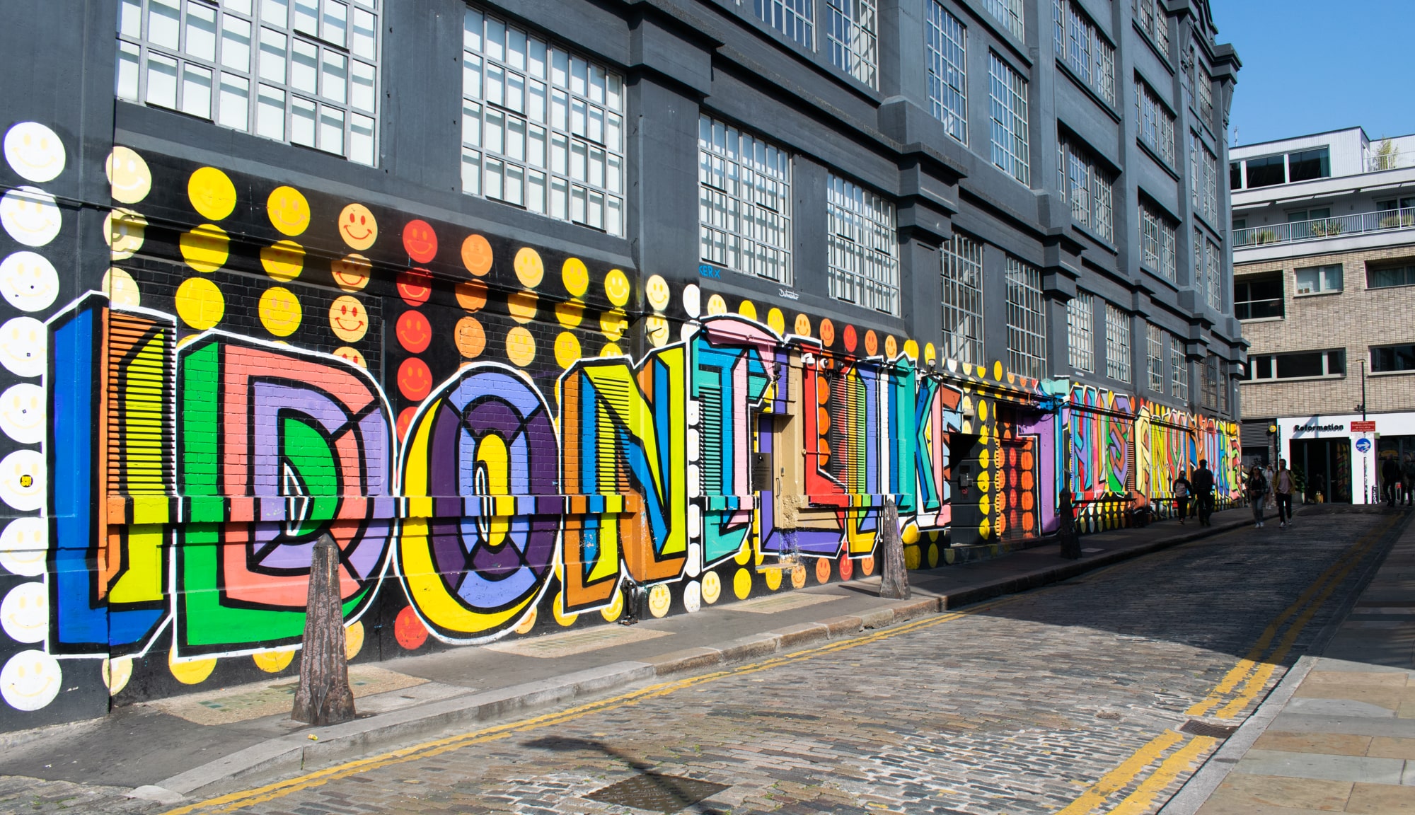 Street art tour group in Shoreditch